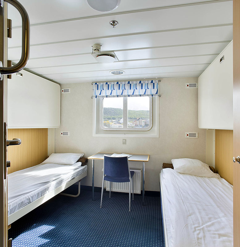 AQ0416AX002_ocean-nova-twin-cabin.jpg [&copy; Last Frontiers Ltd]