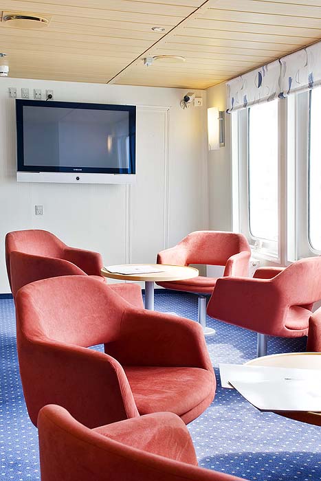 QE07_lounge_TomArban.jpg [&copy; Last Frontiers Ltd]