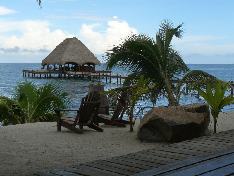 BZ1014FD438_roberts-grove-placencia.jpg [&copy; Last Frontiers Ltd]