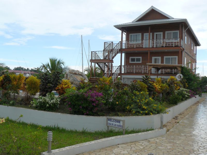 BZ1014FD442_roberts-grove-placencia.jpg [&copy; Last Frontiers Ltd]