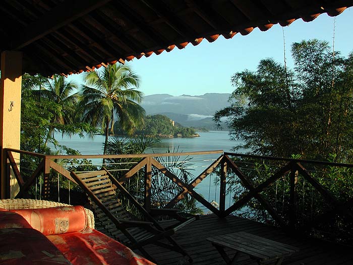 BR0305JF138_pestanaangra.jpg [&copy; Last Frontiers Ltd]