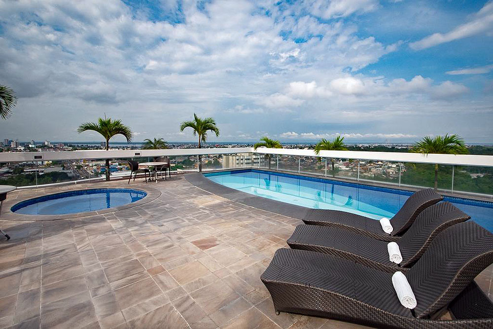 BR0519MH001_millennium-hotel-rooftop-pool.jpg [&copy; Last Frontiers Ltd]