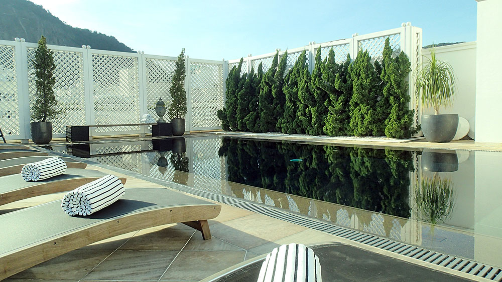 BR0519NR1113_copacabana-palace-penthouse-suites-black-pool.jpg [&copy; Last Frontiers Ltd]