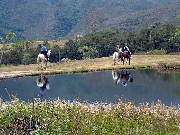 BR0911SM448_reserva-do-ibitipoca-riding-to-mountain-house.jpg [&copy; Last Frontiers Ltd]