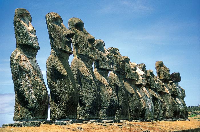 CH1098SHB17_easter_island_ahu_tongariki.jpg [&copy; Last Frontiers Ltd]