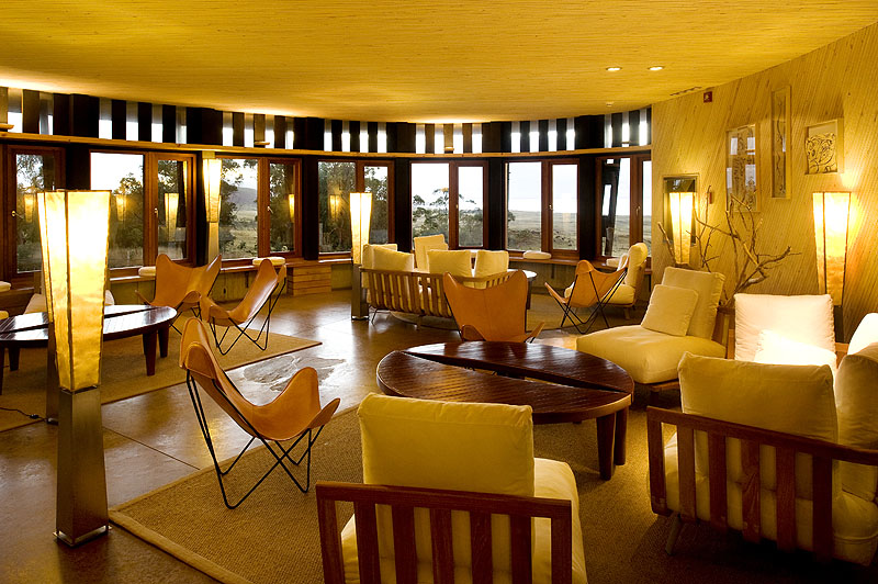 CL08EX02_explora-rapa-nui-living.jpg [&copy; Last Frontiers Ltd]