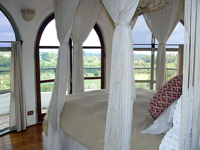 CR0508SM400_finca-rosa-blanca-master-suite.jpg [&copy; Last Frontiers Ltd]