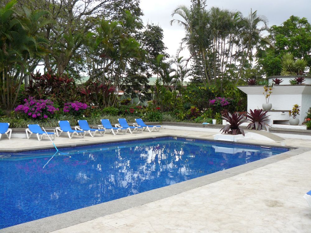 CR0516NL016_bougainvillea-pool.jpg [&copy; Last Frontiers Ltd]