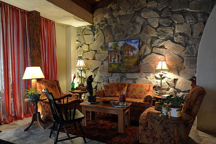 CR11PV_poas-5463-sitting-place-main-room.jpg [&copy; Last Frontiers Ltd]