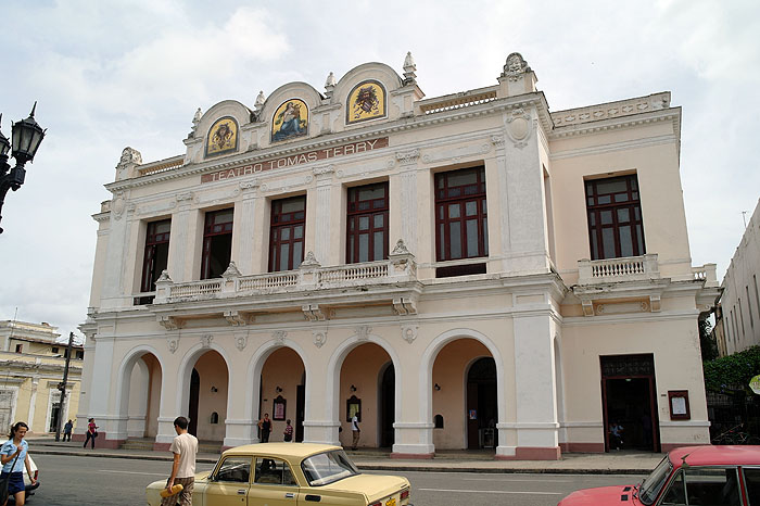 CU0612JL203_cienfuegos-teatro-tomas-terry.jpg [&copy; Last Frontiers Ltd]