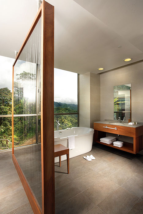 EC12MT_mashpi-lodge-4081-yaku-suite.jpg [&copy; Last Frontiers Ltd]