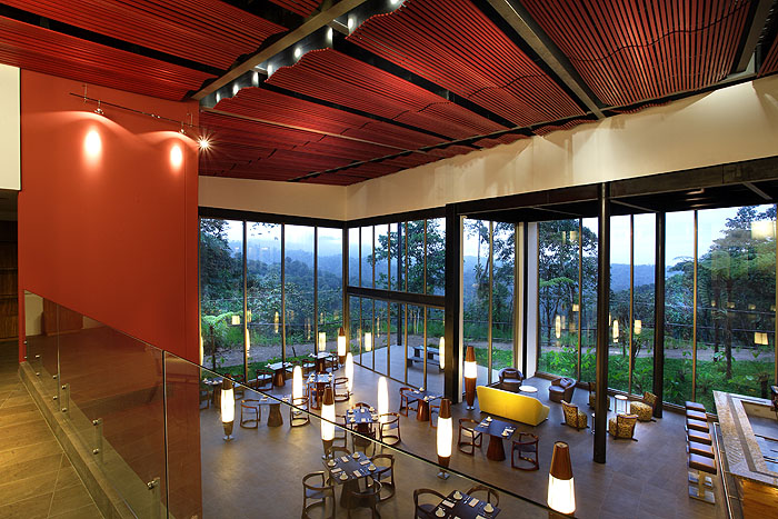 EC12MT_mashpi-lodge-4087-dining.jpg [&copy; Last Frontiers Ltd]