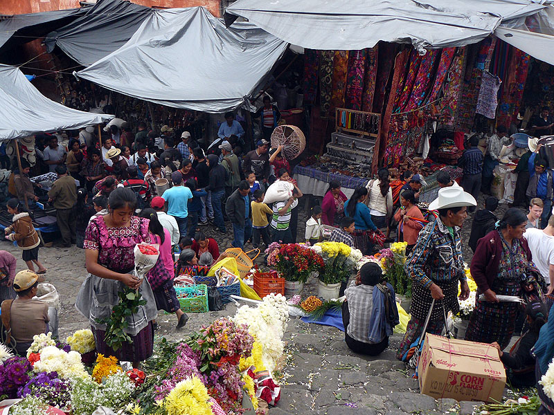 GU1014FD212_market-chichicastenango.jpg [&copy; Last Frontiers Ltd]