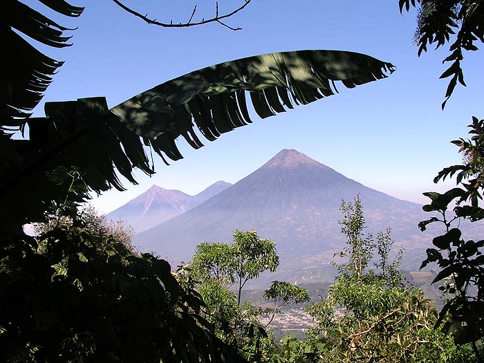GU1105EM129_volcano_pacaya.jpg [&copy; Last Frontiers Ltd]