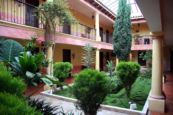 MX0906EP168_holiday_inn_espanol.jpg [&copy; Last Frontiers Ltd]