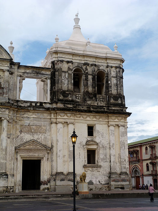 NI0913SM0652_leon-cathedral.jpg [&copy; Last Frontiers Ltd]