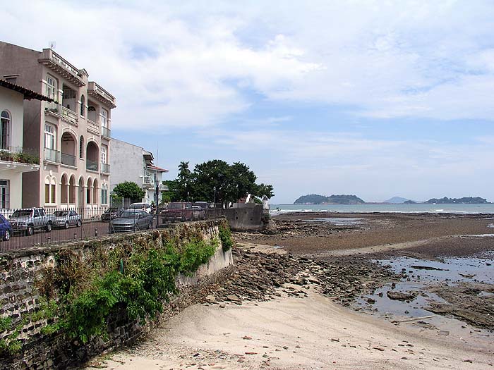 PA0906TM252_cascoviejo.jpg [&copy; Last Frontiers Ltd]