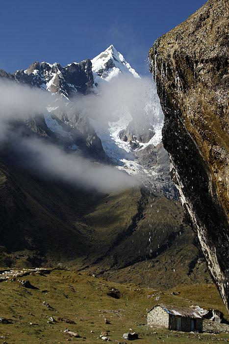 PE0508EM0205_around-wayra-lodge.jpg [&copy; Last Frontiers Ltd]