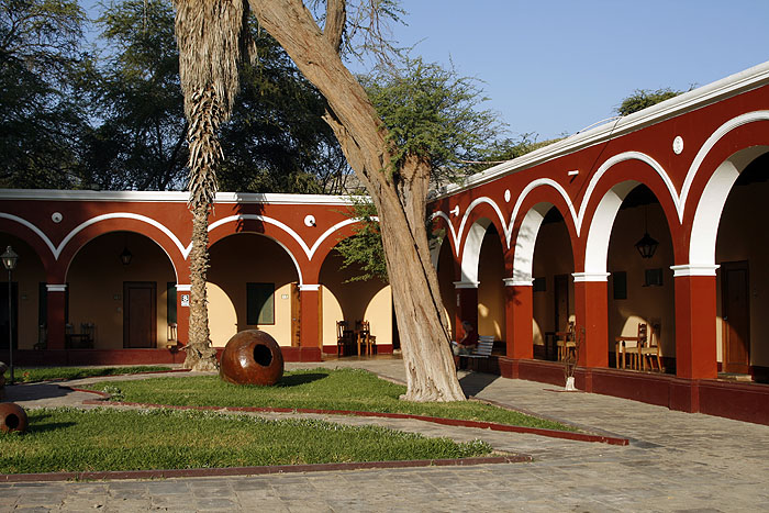 PE0508EM0388_hotel-mossone.jpg [&copy; Last Frontiers Ltd]