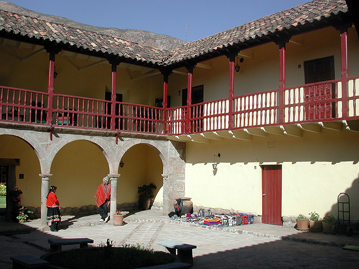PE1003JF204_lacasona_yucay.jpg [&copy; Last Frontiers Ltd]
