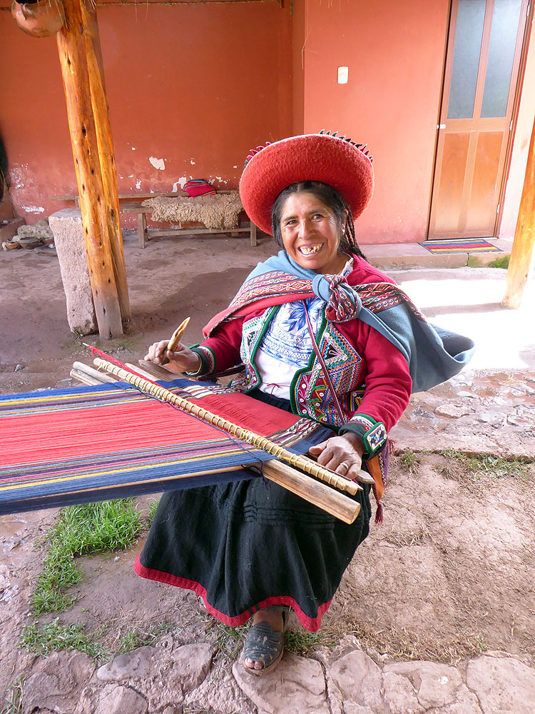 PE1018SM167_sacred-valley-cuper-bajo-weaving-community.jpg [&copy; Last Frontiers Ltd]