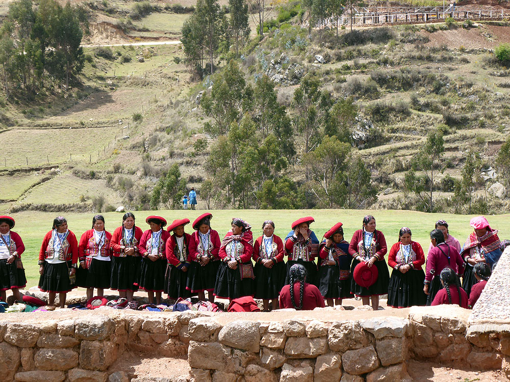 PE1018SM194_sacred-valley-chinchero.jpg [&copy; Last Frontiers Ltd]