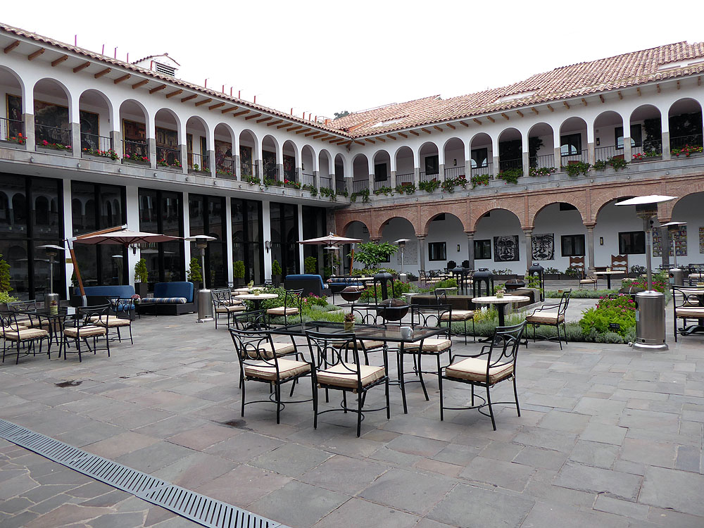 PE1018SM307_cusco-marriott-el-convento-courtyard.jpg [&copy; Last Frontiers Ltd]