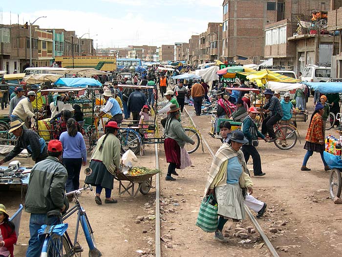 PE1105SM254_train_puno_cusco_juliaca.jpg [&copy; Last Frontiers Ltd]